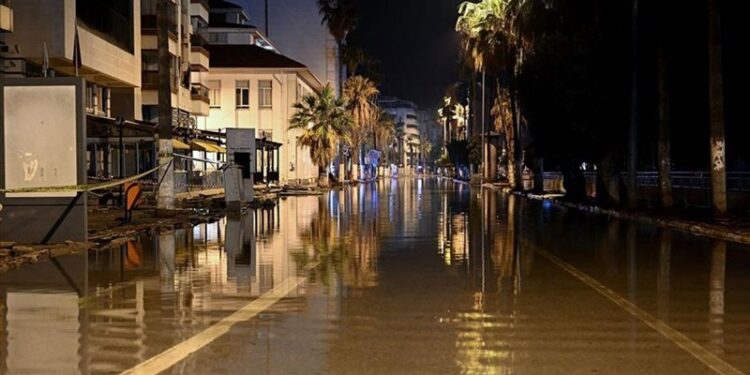 سكان مدينة استيقظوا ليجدوا أنفسهم في البحر