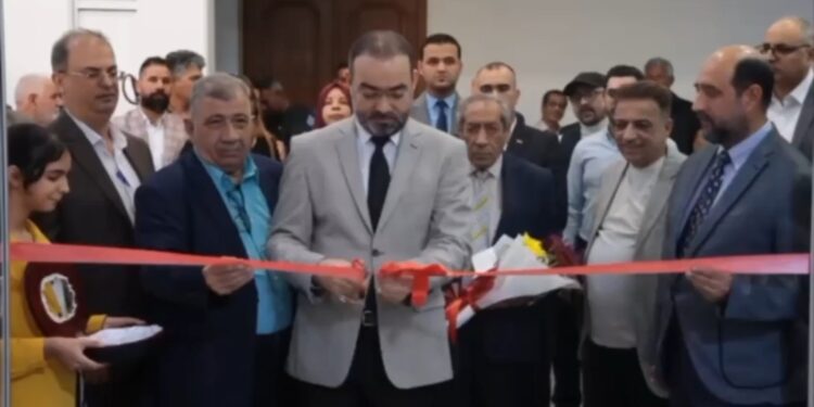 نوفل ابو رغيف يفتتــح معرض “الطبيعة فكر وحوار” للفنان عقيل اللامي