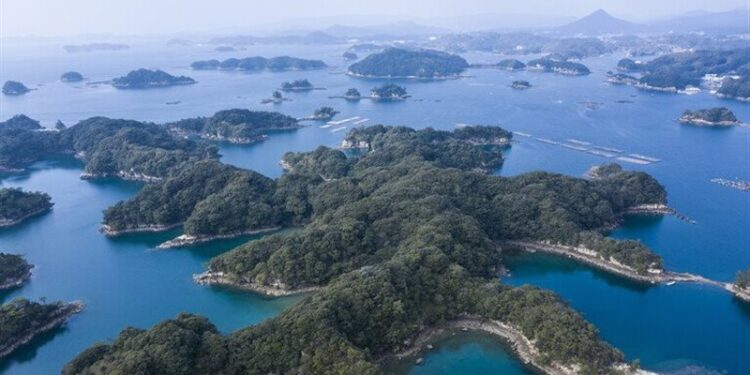 7 آلاف جزيرة منسيــــة في اليابان