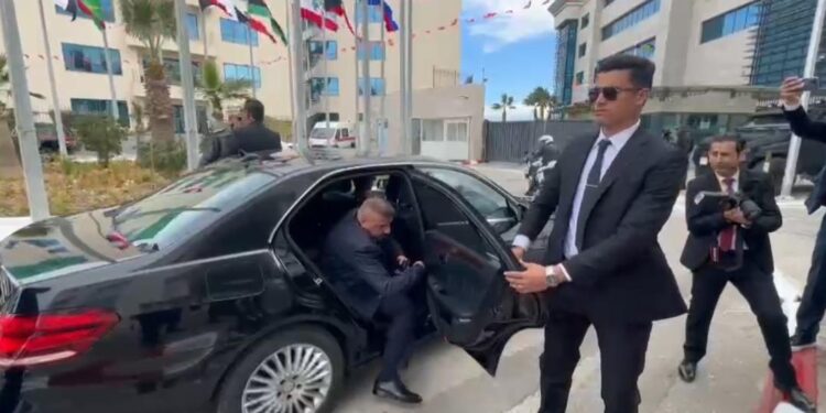 فيديو .. وزير الداخلية يصل مقر مجلس وزراء الداخلية العرب