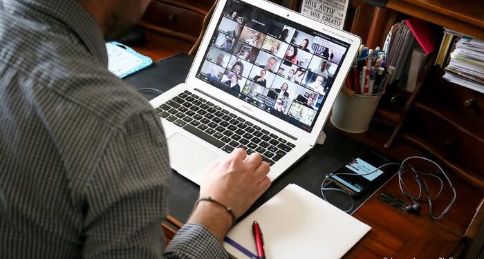 روسيا تساعد إيران في الحصول على “قدرات متطورة في مجال المراقبة الرقمية”