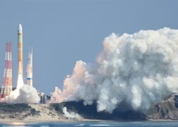 علماء فلك يدعون لحظر أقمار صناعية للحد من التلوث الضوئي