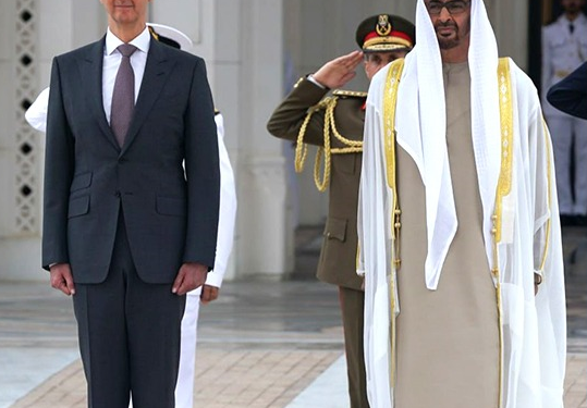 بشار الأسد يصل أبو ظبي وطائرات حربية إماراتية ترحب به