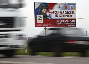 حملة اعلانية روسية لاستقطـــاب الرجال إلى “حرب أوكرانيا”