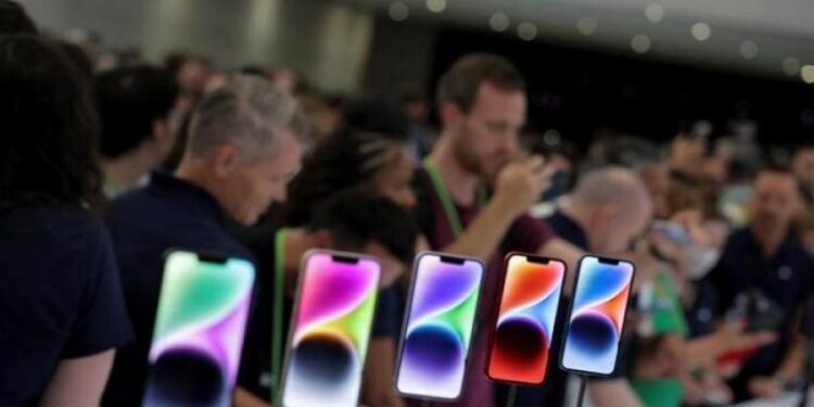 أمر روسي بمنع استخدام هواتف الآيفون في هذا التوقيت