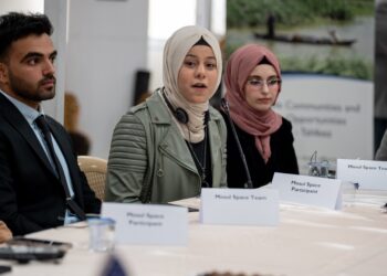 السفیرة الأميركية تحتفي بامرأة عراقية ومشروعها