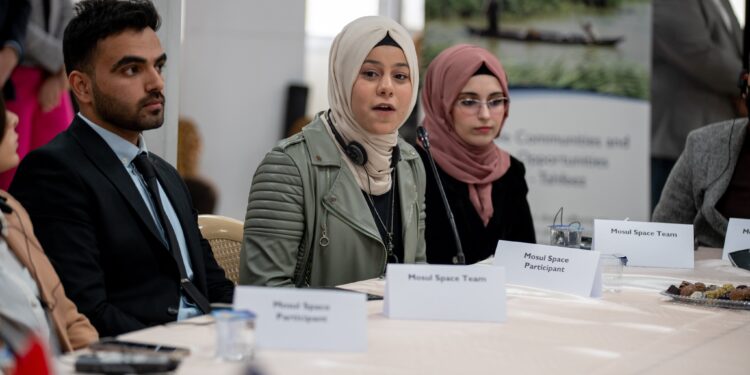 السفیرة الأميركية تحتفي بامرأة عراقية ومشروعها