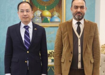 نوفل ابو رغيف يلتقي القائم بالأعمال الصيني في بغداد والوفد المرافق له