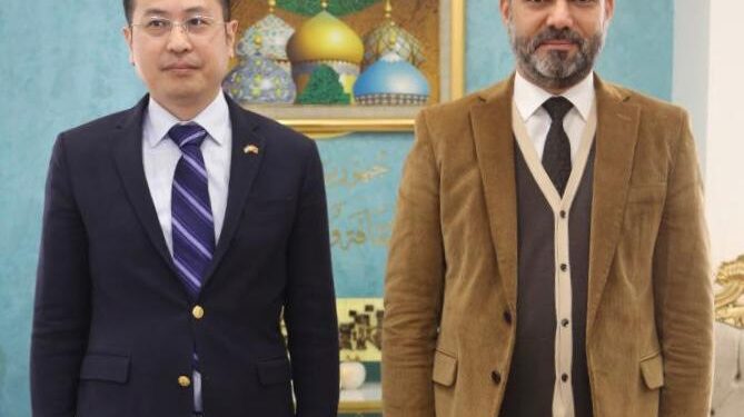 نوفل ابو رغيف يلتقي القائم بالأعمال الصيني في بغداد والوفد المرافق له