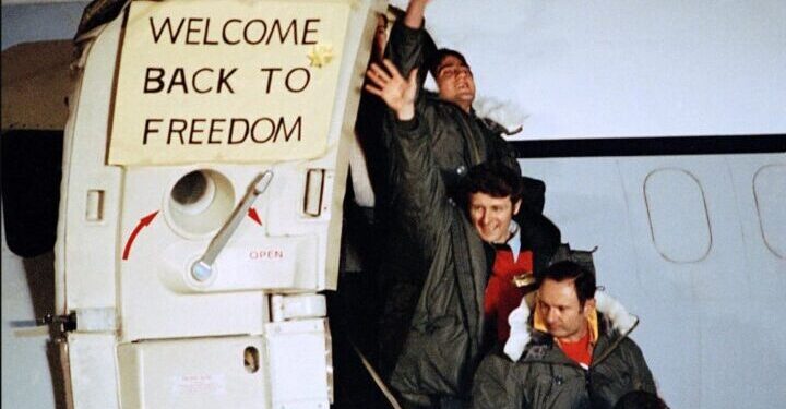 رحلة سرية حول أزمة الرهائن الأمريكية … كشف الأسرار بعد 4 عقود