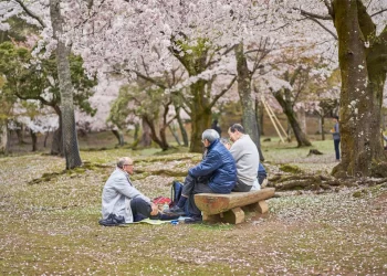 دراسة علمية تتوقع عمراً أطول في المستقبل … البشر قد يعيشون إلى 141 عاماً