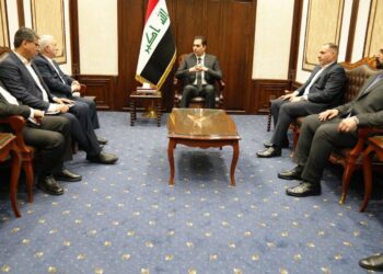 المندلاوي يبحث مع وفد مجلس الشورى الايراني (ملف المياه والكهرباء وتوسيع التبادل التجاري)