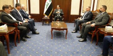 المندلاوي يبحث مع وفد مجلس الشورى الايراني (ملف المياه والكهرباء وتوسيع التبادل التجاري)