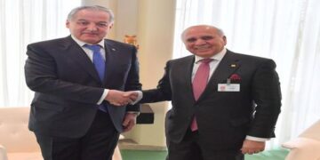 وزير الخارجية يدعو طاجيكستان إلى فتح سفارة لها في بغداد