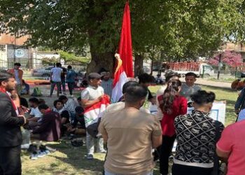 متظاهرون محتجون على “قانون انتخابات مجالس المحافظات” يواصلون اعتصامهم