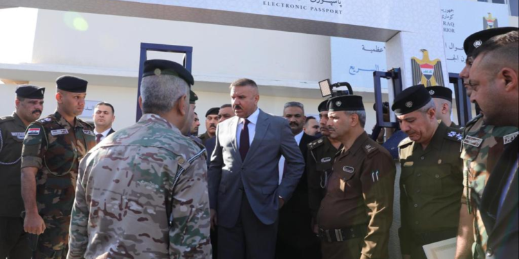 وزير الداخلية يفتتح مكتب جوازات الأعظمية الالكتروني السريع