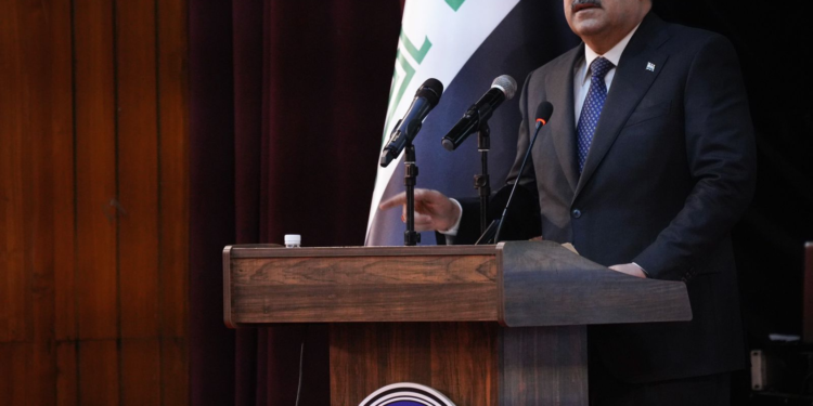 السوداني يكرم نخبة من الموظفين المتميزين في مهرجان يوم الوظيفة