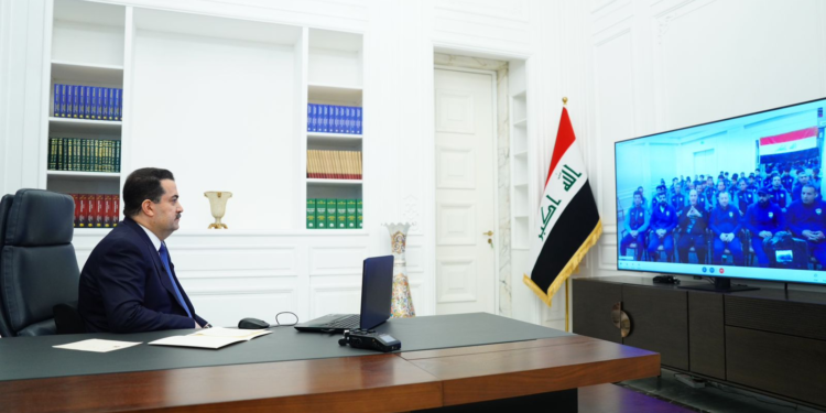 السوداني يجري اتصالاً فديوياً ببعثة منتخبنا الشبابي في أوزبكستان ويحثهم على الفوز