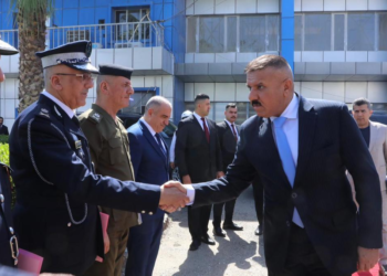 وزير الداخلية يلتقي مدراء مواقع تسجيل المركبات ومنح إجازات السياقة