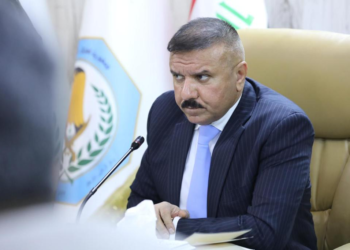 وزير الداخلية يلتقي مدراء مواقع تسجيل المركبات ومنح إجازات السياقة