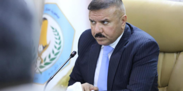 وزير الداخلية يلتقي مدراء مواقع تسجيل المركبات ومنح إجازات السياقة