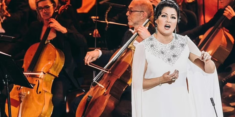 فنانة روسية تفوز بـ 200 ألف $ من دار أوبرا أمريكية