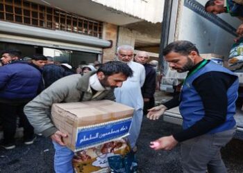 العتبة العلوية المقدسة تباشر بتوزيع مساعدتها الانسانية في سوريا