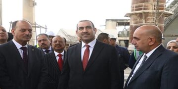 وزير الصناعة يفتتـــح معمل سمنت القائم في الأنبار بعد اعادة تاهيله