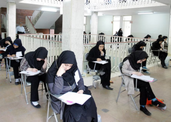 اعتقال 3 أفراد بقضية تسميم الطالبات في إيران