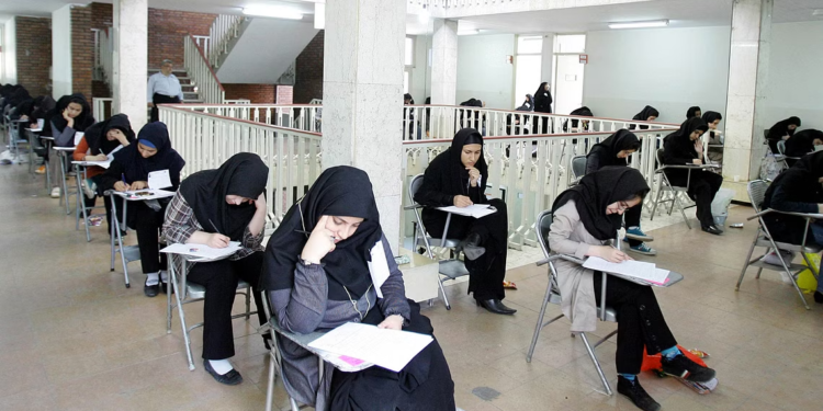 اعتقال 3 أفراد بقضية تسميم الطالبات في إيران