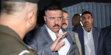 وزير الداخلية يجري زيارة إلى معمل طباعة الجوازات والبطاقات الوطنية