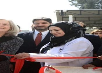 افتتاح معمل المحاليل الوريدية في الموصل من قبل السفيرة الامريكية ومحافظ نينوى