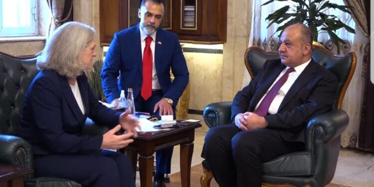 وزير الدفاع والسفيرة الأمريكية يبحثان المواضيع المشتركة