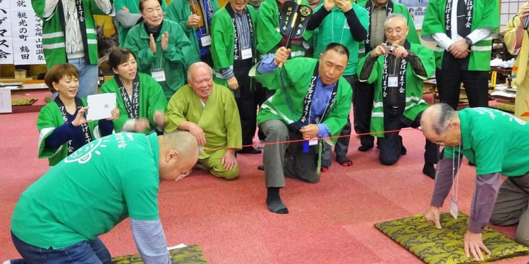 رياضة يابانية هي الأغرب في العالم … للرجال الصلع فقط