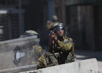 اشتباكات بين مسلحين فلسطينيين وقوة إسرائيلية خاصة اقتحمت مخيم جنين
