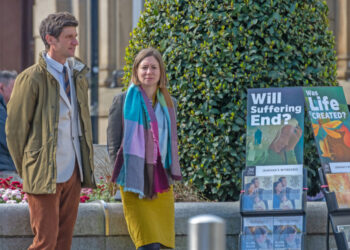 لا يعترفون بالصليب أو “الدولة” ,, طائفة (شهود يهوه) استهدفتها عملية إرهابية بألمانيا