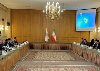 إيران والكويت تبحثــــان ترسيم حدودهما البحرية