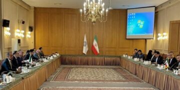 إيران والكويت تبحثــــان ترسيم حدودهما البحرية