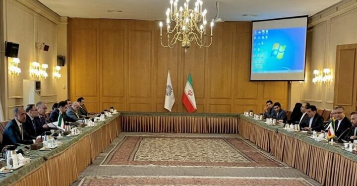 إيران والكويت تبحثــــان ترسيم حدودهما البحرية