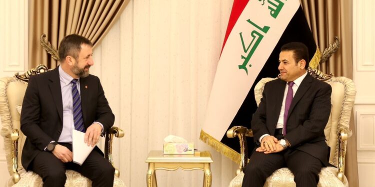 الأعرجي يستقبل السفير التشيكي