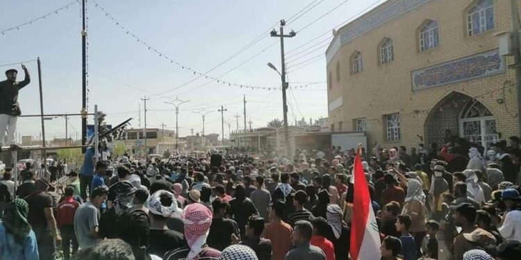 تظاهرة كبيرة وإطارات محترقة في قضاء الإصلاح شرق الناصرية