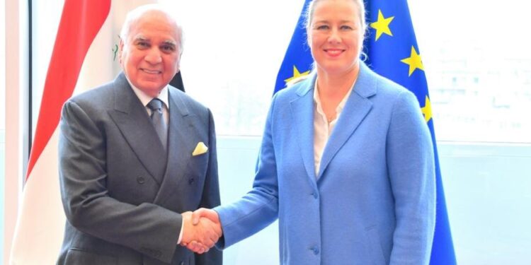 العراق والاتحاد الأوروبي يبحثان 6 ملفات من ضمنها (الاقتصاد الأخضر والطاقة المتجددة)