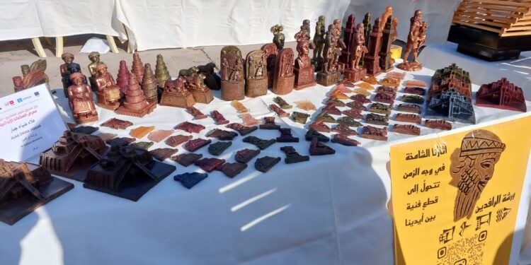 مشروع شاب من ذي قار بدأه كهواية .. الاف المصغرات الأثرية تنطلق  إلى العالم