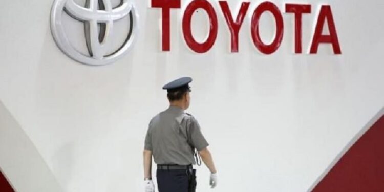 تويوتا تخطط لوقف بيع إحدى أهم سياراتها في اليابان .. بعد 43 عام