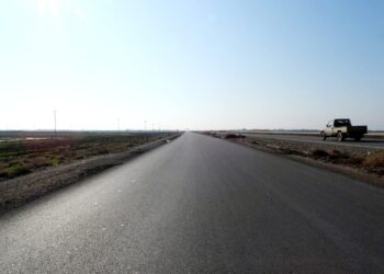 المباشرة بتنفيذ الممر الثاني لطريق يربط ثلاث محافظات