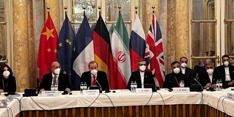 ايران تبدي استعدادها للعودة الى المفاوضات النووية بمشاركة امريكا