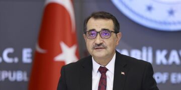 وزير الطاقة التركي ينفـــي تغريم بلاده (1.4 مليار $ )بقضية تصدير نفط كردستان