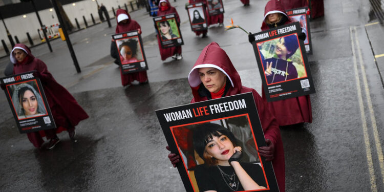 اتهامات مروعة لقوات الأمن الإيرانية ,,, (إبر تحت الأظافر واعتداءات جنسية على أطفال)