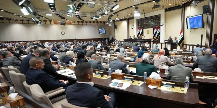 نائب يقترح منـــح “عيدية”  200 الف دينار للمتقاعدين والموظفين والمشمولين برواتب الرعاية الاجتماعية