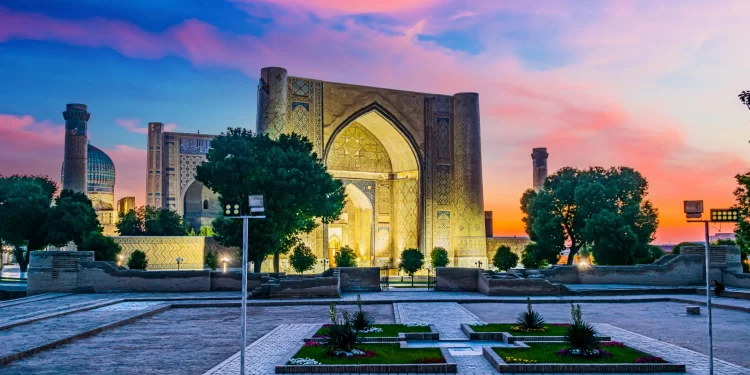 مسجد “بيبي خانم” جوهرة سمرقند الذي تأسس قبل 600 سنة .. بناه تيمورلنك هديةً لزوجته